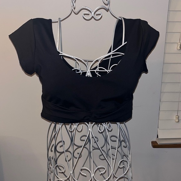 Mono b Women's Black Cap Sleeve Knot Front Athletic Top Size L - Picture 3 of 9